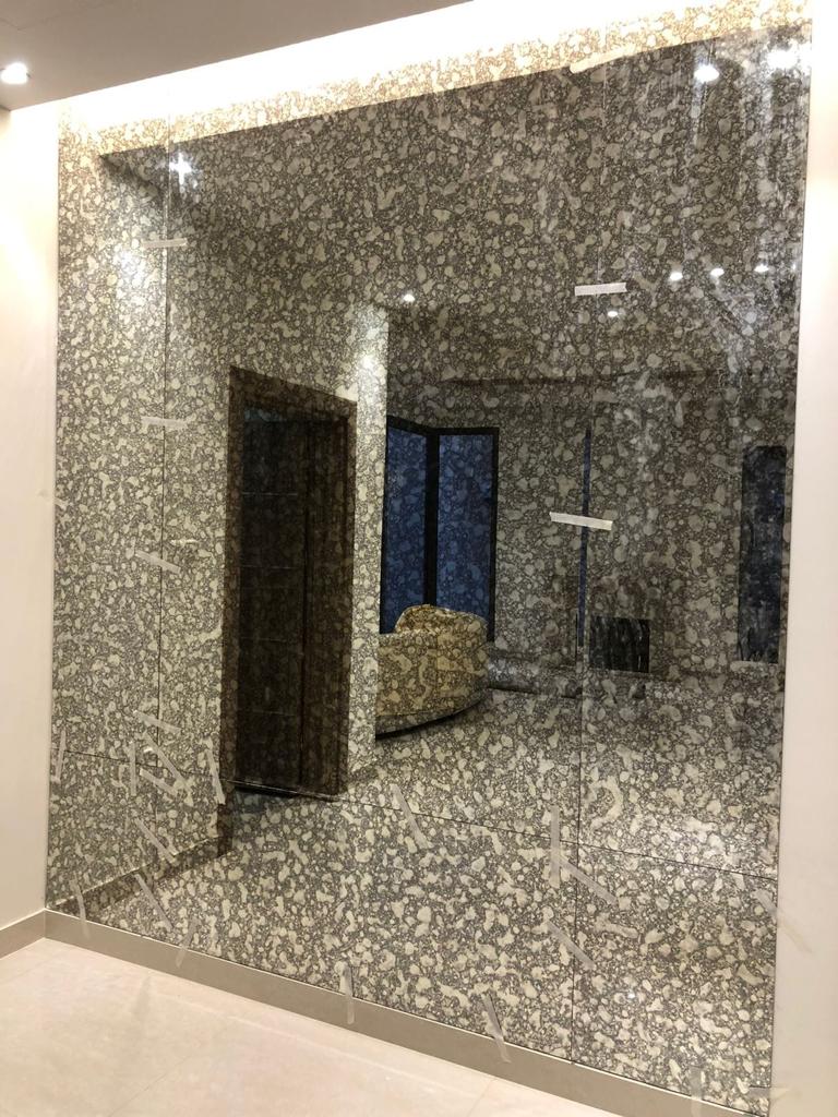 مرايا معتقة