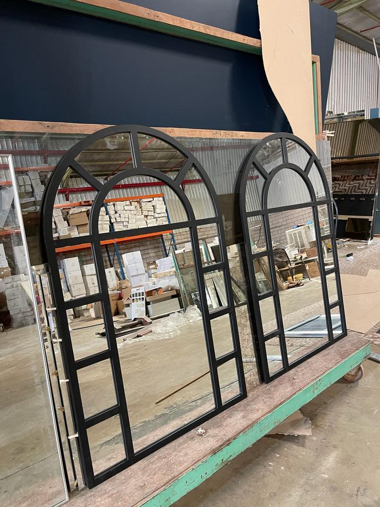 مرايا معتقة