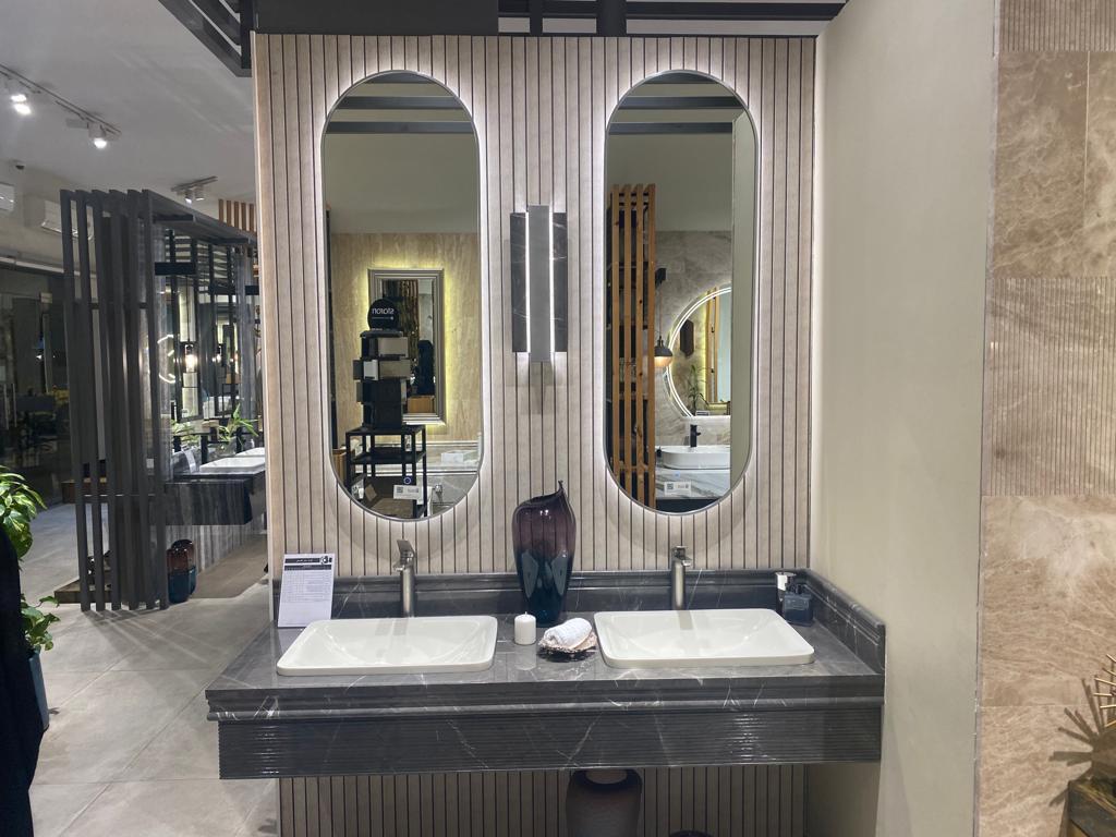 مرايا معتقة