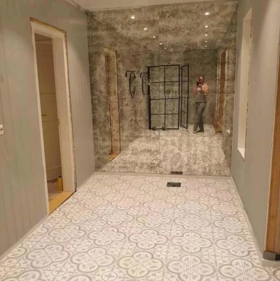 مرايا معتقة